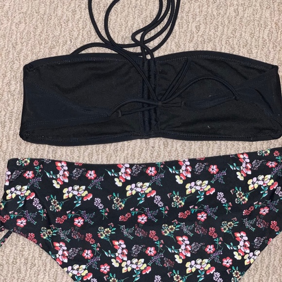 Bikini Set - Picture 2 of 3